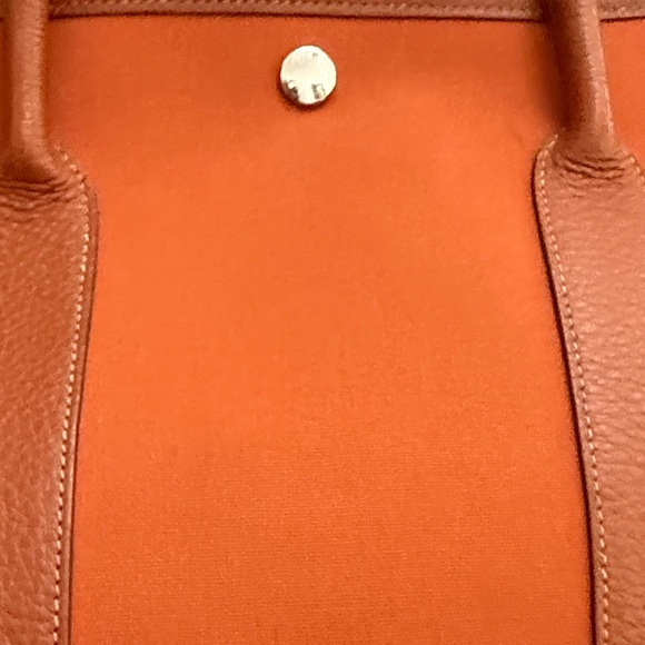 Pre owned Hermes Orange Garden Party MM tote with Hermes silk twilly - Picture 4 of 16
